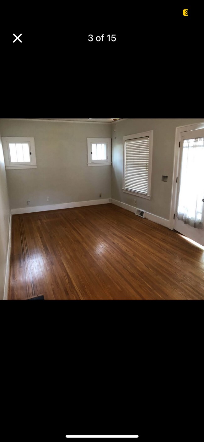 Living room - 1615 Fernwood Ave