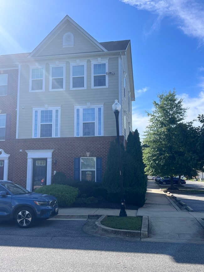 Building Photo - 508 Edelen Station Pl