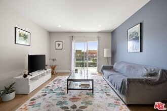 Building Photo - 13337 Beach Ave