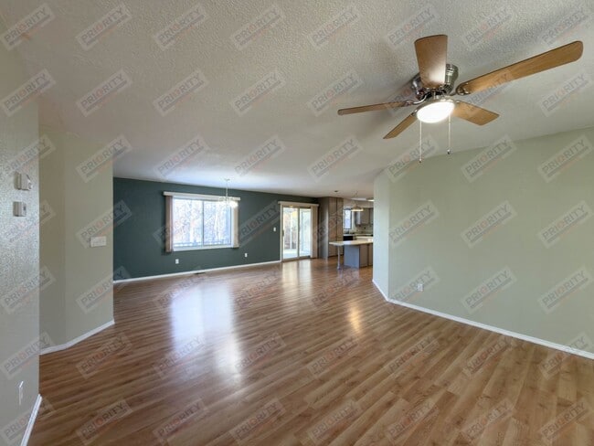 Foto del edificio - Main level living!