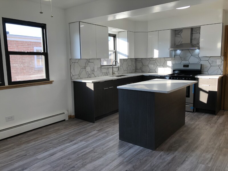 Primary Photo - 3316 W 79th St