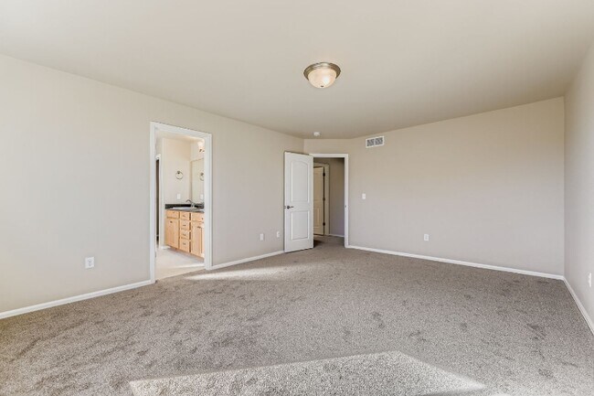 Building Photo - 1845 Sunset Vista Dr