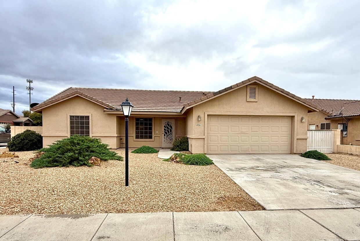 Foto principal - Available Now- Great 3 Bedroom Home in the Ranch at Long Mountain subdivision with Solar!