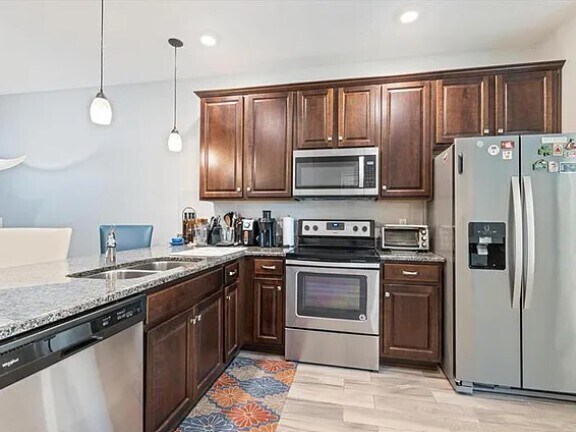 Building Photo - Beautiful Town Home For Rent in Meadow Poi...