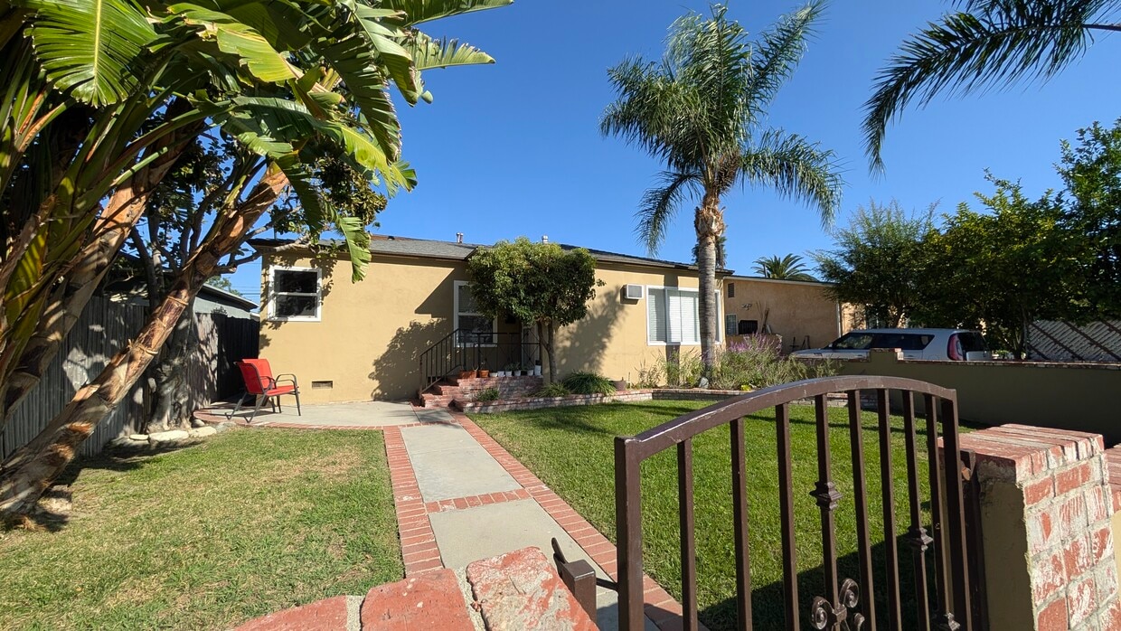 Foto principal - 6206 Cahuenga Blvd