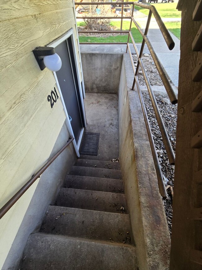 Building Photo - 2 Bedroom 2 bathroom condo located in Whea...