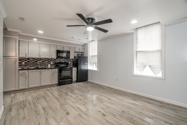 Building Photo - 509 W Girard Ave