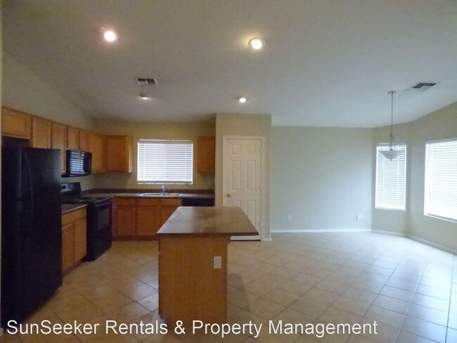 Building Photo - 3 br, 2 bath House - 2413 S 107th Dr
