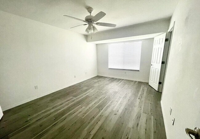 Foto del edificio - 2049 Gloria Cir