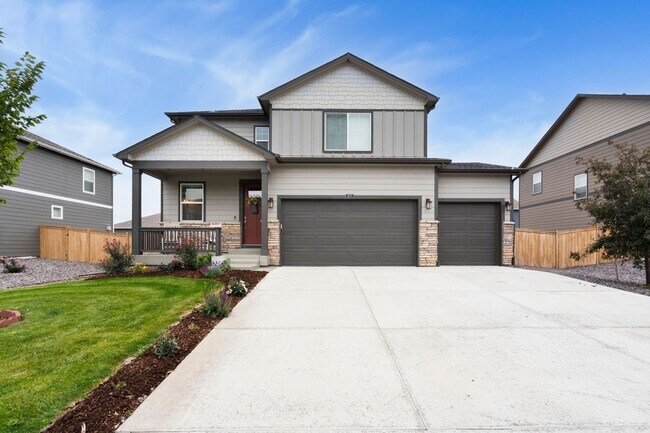 Foto del edificio - Updated 3-Bedroom Home With 3-Car Garage Close to Commuting, Coffee, and Gym