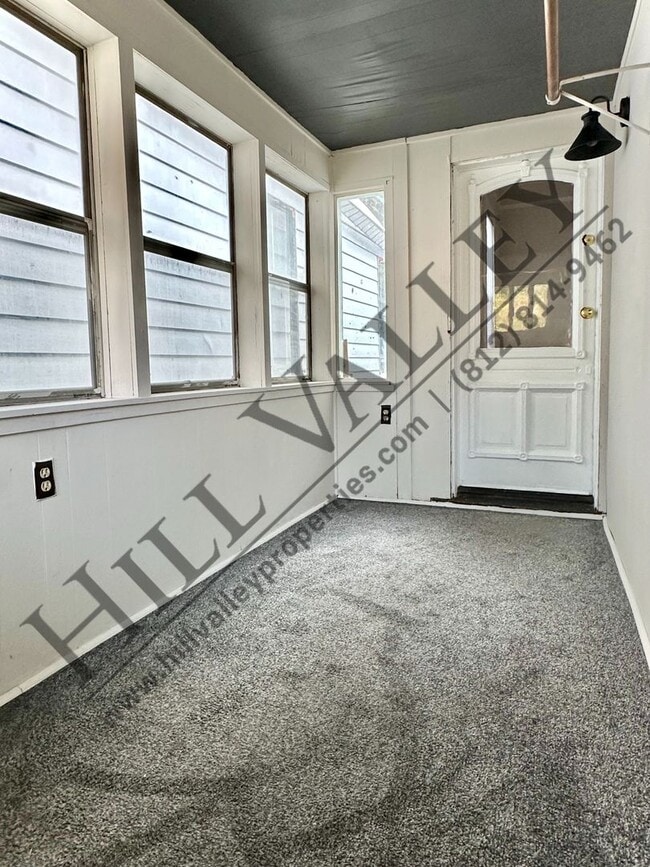 Building Photo - Two Bedroom Home