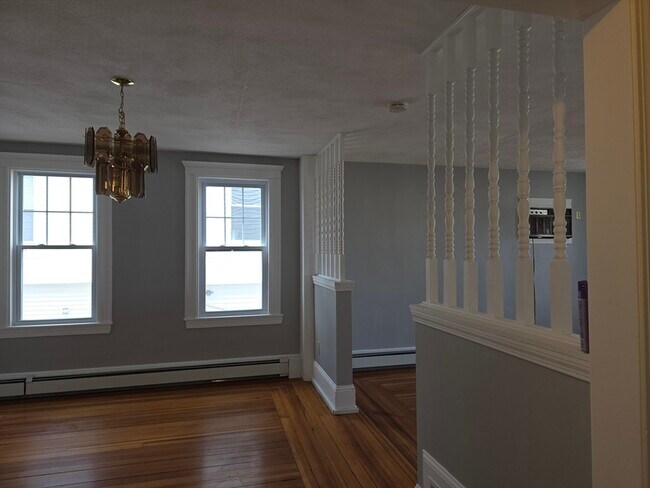 Building Photo - 119 Webster St