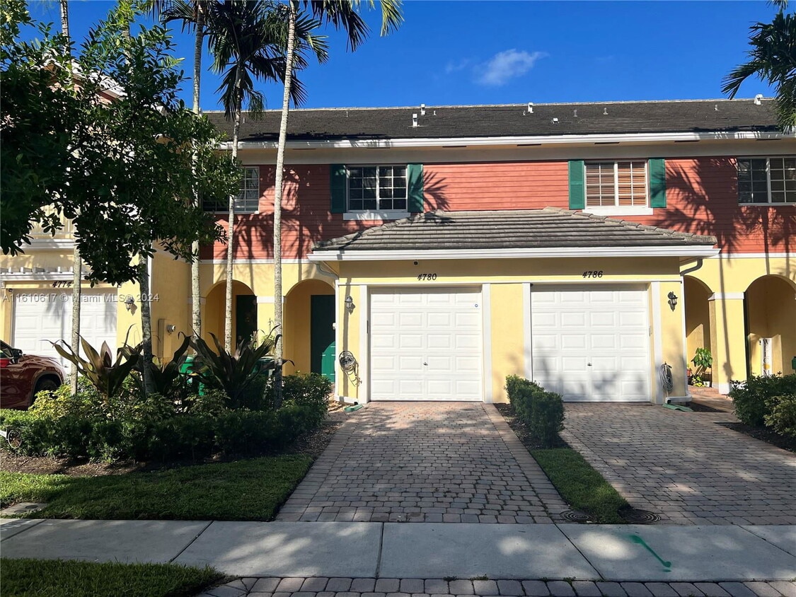 Photo - 4780 Sundance Way, Davie, FL 33328 - 2 BR 2.5 BA Townhouse
