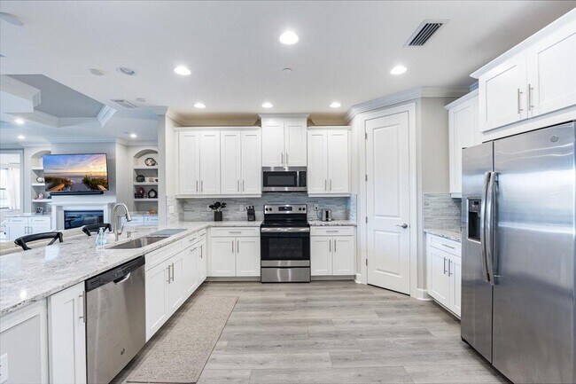 Building Photo - 9657 Montelanico Loop