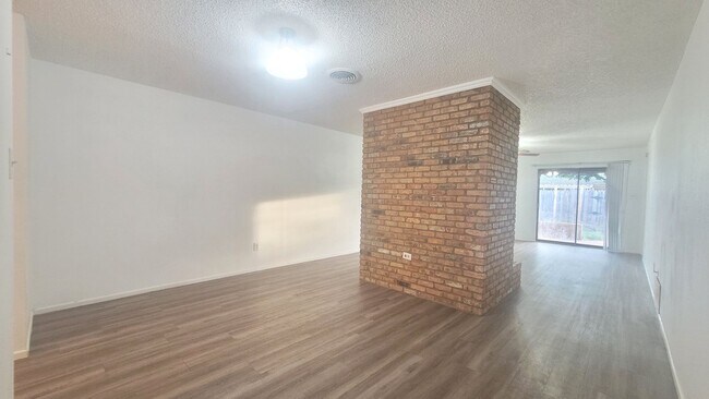 Building Photo - 9814 Jordan Ave