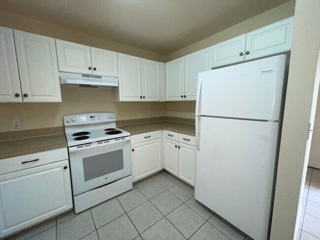 Building Photo - 2 br, 2 bath House - 1001 Fox Lake Drive