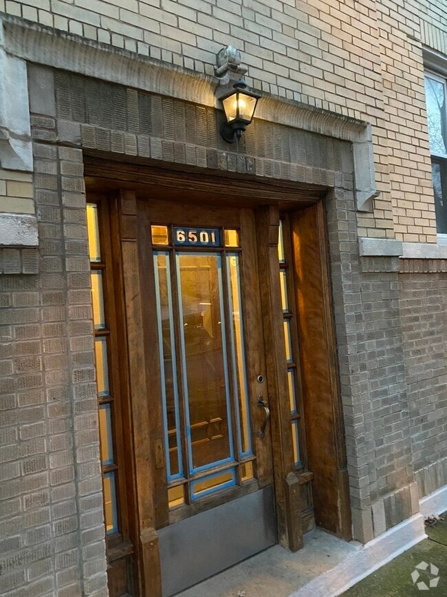 Building Photo - 6501 W School St