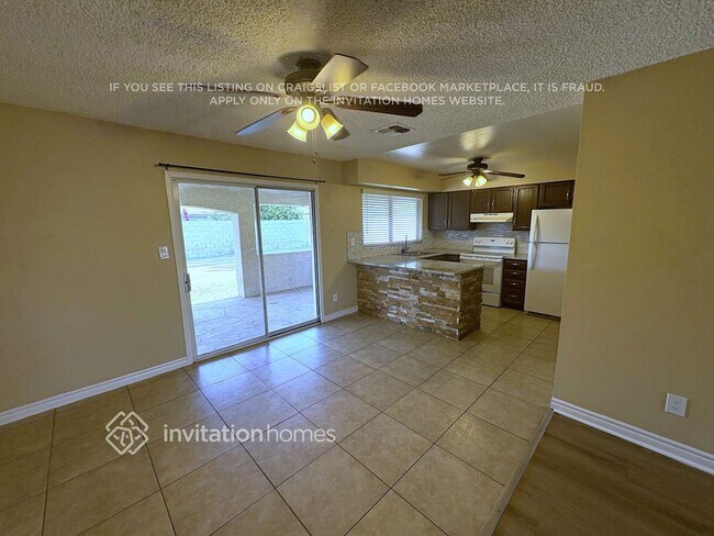 Foto del edificio - 4712 E Carson Rd