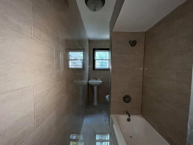 Foto del edificio - 218 Fairmount Ave