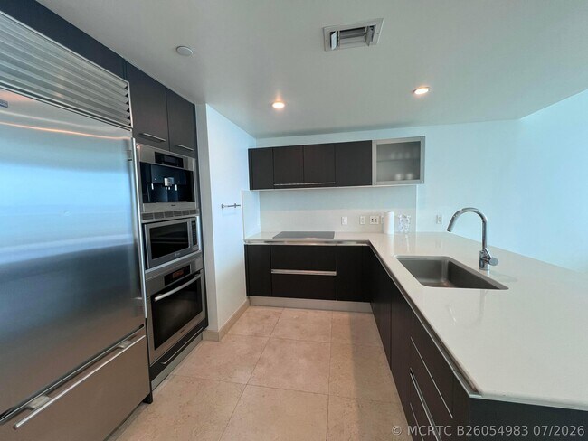 Foto del edificio - 17001 Collins Ave
