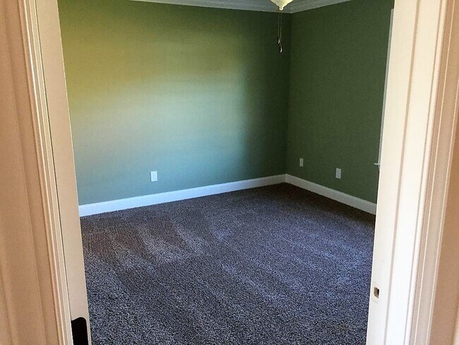 Foto del edificio - 1712 Stonebriar Dr NE