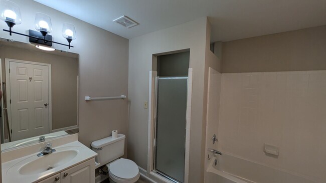 Foto del edificio - Three Bedroom Waterfront Condo Mooresville