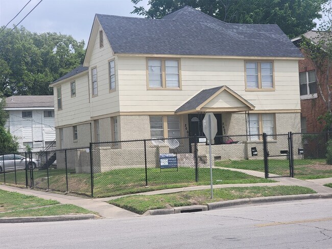 Building Photo - 2601 Wheeler Ave