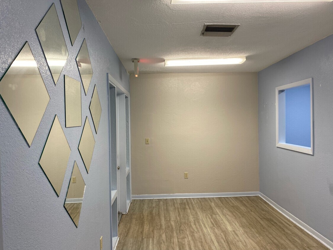 Foto principal - 10333 Seminole Blvd
