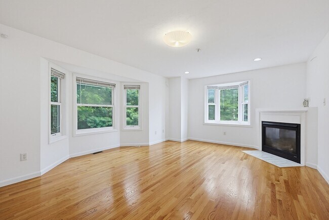 Foto del edificio - 3103 Maple Brook Rd
