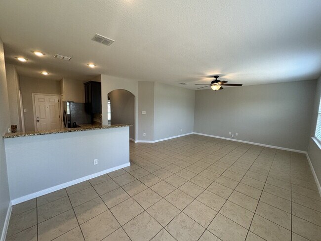 Foto del edificio - 3-bed 2-bath 2-car garage in Magnolia Spri...