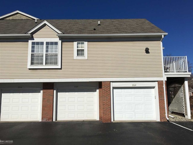 Building Photo - 5520 Pine Aires Dr