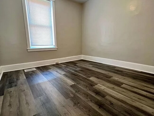 Foto del edificio - 5748 N Beechwood St