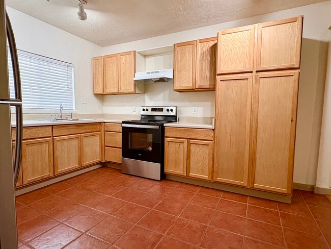 Building Photo - 502 Los Arboles Ave NW