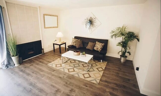 Living Room - 4948 Calle de Escuela