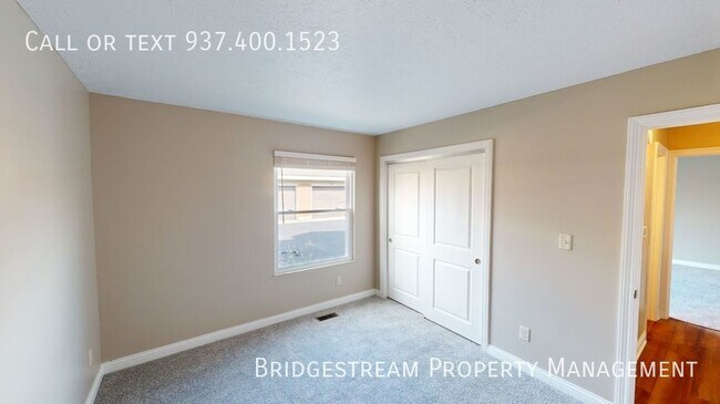 Foto del edificio - Beautiful ground level 2 bedroom, 2 full b...