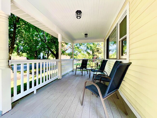 Foto del edificio - Available June 1st, 2026 — 2 Blocks from Munson Hospital