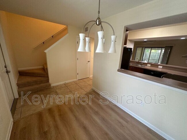 Foto del edificio - 4946 25th St W