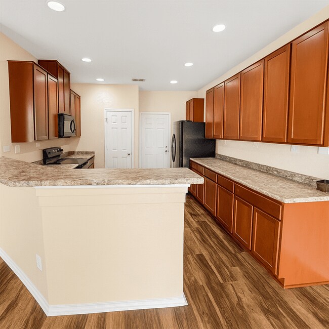 Building Photo - 9838 Twinbear Creek