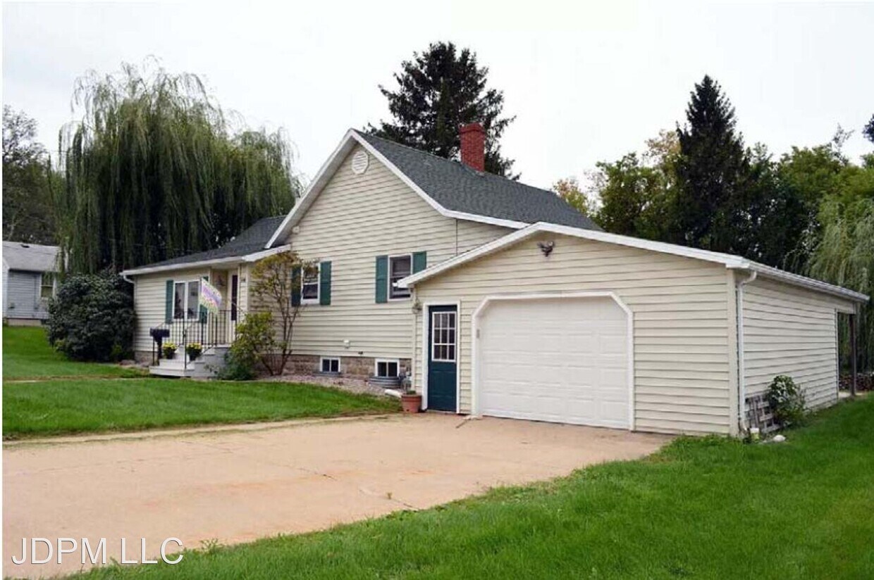 1147 Harrison St, Kaukauna, WI 54130 House Rental in Kaukauna, WI