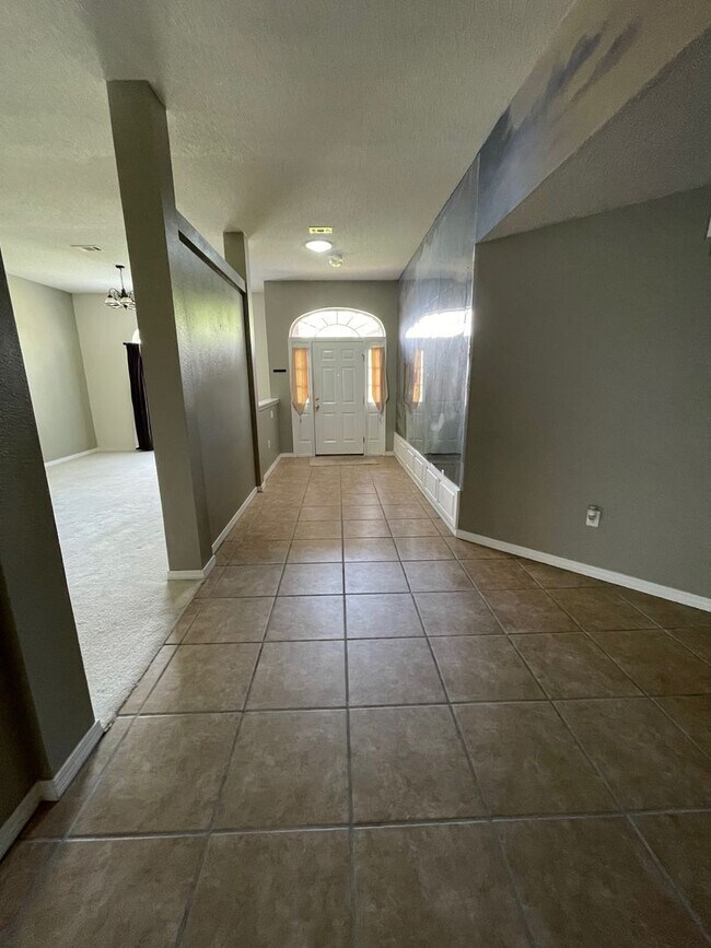 Foto del edificio - BEAUTIFUL 4BR/3BA EXECUTIVE HOME IN JAIMEE...