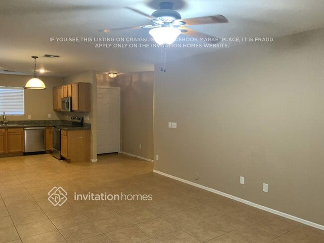 Building Photo - 1065 E Omega Dr