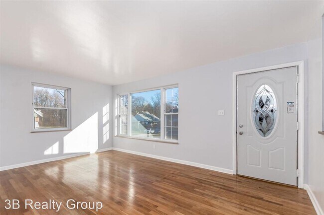 Building Photo - 3 br, 1 bath House - 327 Glenroy Ave.