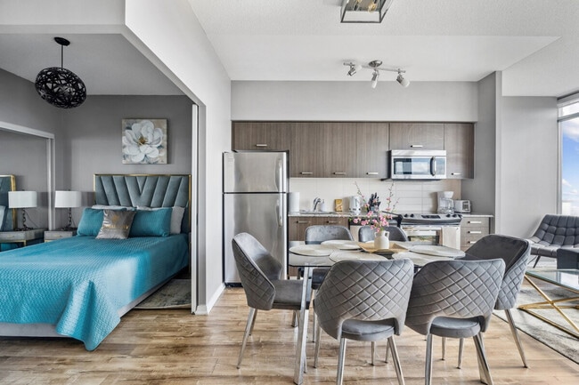 Building Photo - 832 Bay St.