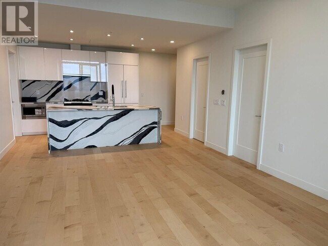 Photo du bâtiment - 135-1135 13th St E