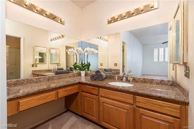 Foto del edificio - 2 br, 2 bath Condo - 5310 Zelzah Ave Unit 114