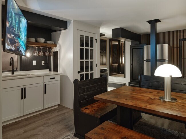 Foto del edificio - 1248 Highland Dr
