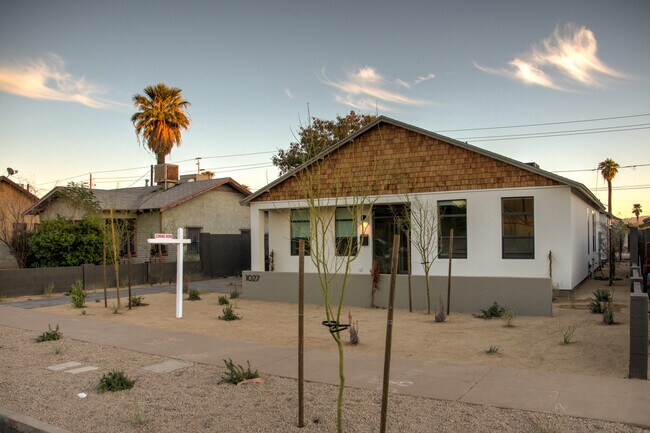 Foto del edificio - 1027 E McKinley St