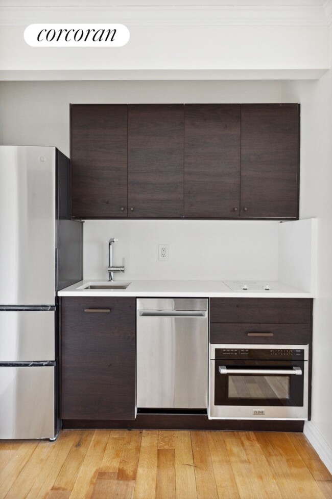 Building Photo - 347 W 57th St