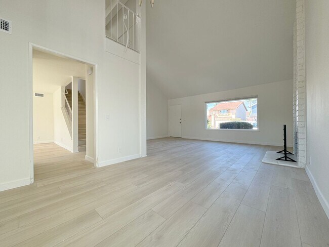 Foto del edificio - Green Valley Interior Location