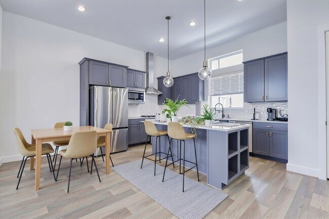 Foto del edificio - 334 Eastwood St